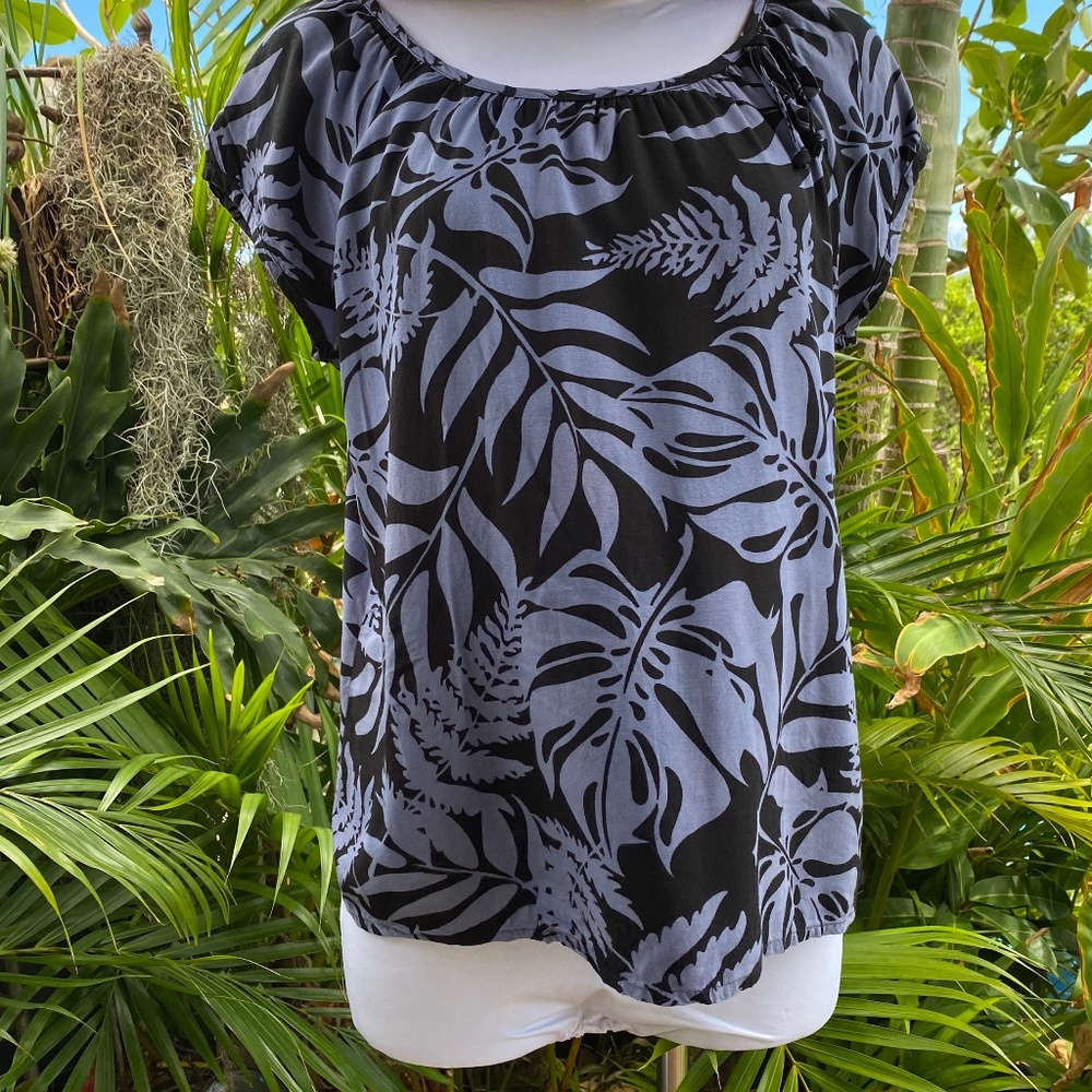 Beautiful island ware top  by Walea bay sz L